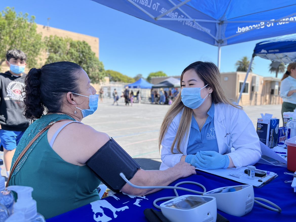 School of Pharmacy Students Educate Elementary School Students 